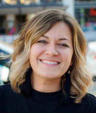 Portrait of a blonde woman with a black shirt.